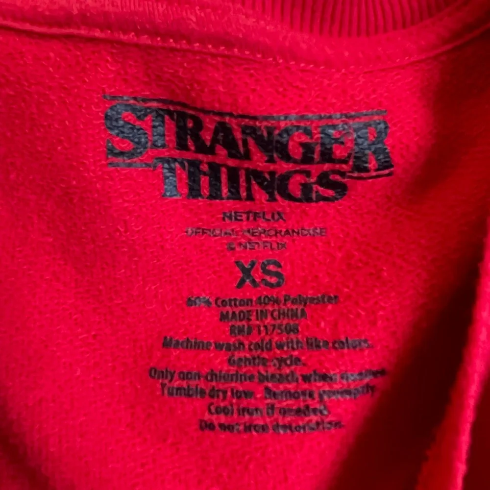Stranger Things Hawkins lifeguard cut off shirt - Picture 2 of 3